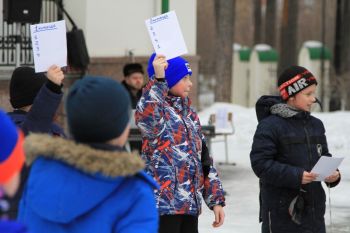 Активисты «Феникса» провели спортивный праздник для детей города Берёзовского