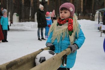 Активисты «Феникса» провели спортивный праздник для детей города Берёзовского