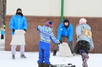 Активисты «Феникса» провели спортивный праздник для детей города Берёзовского