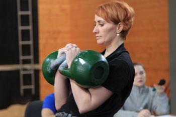 В институте прошли соревнования по гиревому спорту