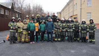 В праздничный день курсанты и студенты проверяли силу и выносливость, участвуя в соревнованиях