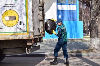 Молодёжная организация вуза приняла участие в очистке прибрежной территории городского пруда