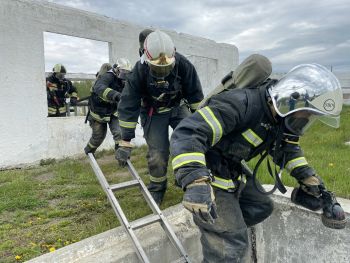 В посёлке Новогорный проходит конкурс на звание  «Лучшее звено газодымозащитной службы»