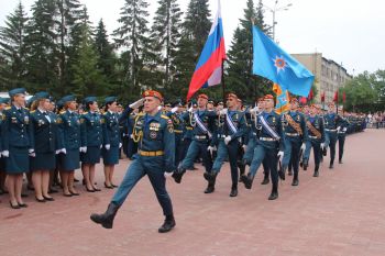 Уральский институт ГПС МЧС России приглашает принять участие в торжественной церемонии выпуска молодых специалистов