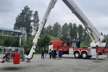 Водители пожарных автомобилей прошли профессиональную переподготовку в Уральском институте ГПС МЧС России