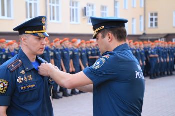 Торжественное построение в честь Дня Государственного флага Российской Федерации