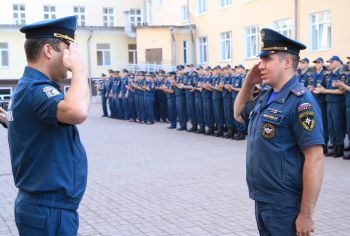 Торжественное построение в честь Дня Государственного флага Российской Федерации