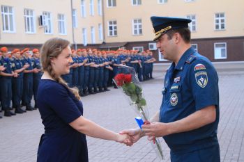 Торжественное построение в честь Дня Государственного флага Российской Федерации