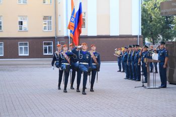 Торжественное построение в честь Дня Государственного флага Российской Федерации