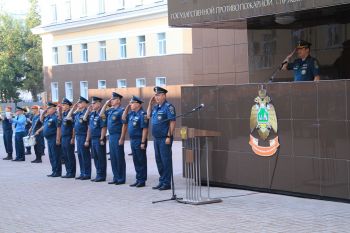 Торжественное построение в честь Дня Государственного флага Российской Федерации