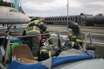 На территории загородной учебной базы института прошли тактико-специальные учения