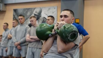 В День народного единства в институте прошли соревнования по гиревому спорту