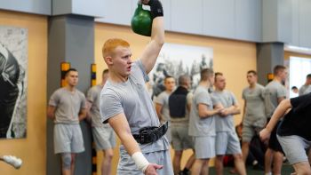 В День народного единства в институте прошли соревнования по гиревому спорту