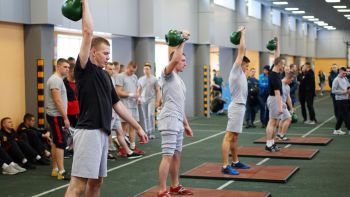 В День народного единства в институте прошли соревнования по гиревому спорту