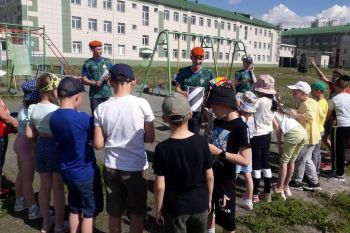 В институте наградили добровольцев 