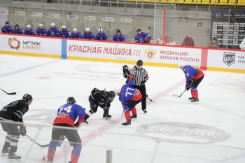 В Свердловской области состоялся II межрегиональный турнир по хоккею с шайбой среди команд чрезвычайного ведомства