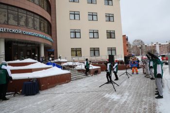 Личный состав вуза поздравил детей из онкодиспансера с наступающим Новым годом