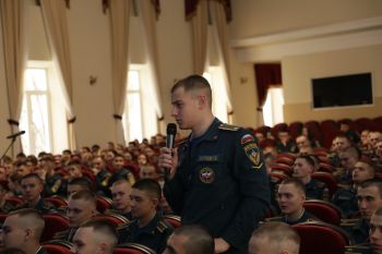 Личный состав института встретился с военным корреспондентом 