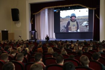 Личный состав института встретился с военным корреспондентом 