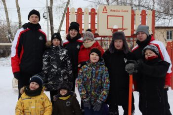 Активисты молодёжных организаций продолжают дарить детям праздник