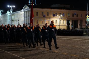 Личный состав института принял участие в первой ночной тренировке парада Победы