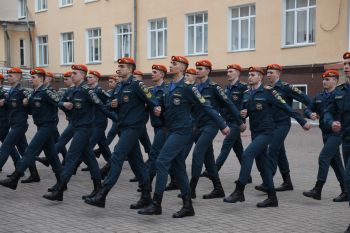 В Уральском институте ГПС МЧС России проведен смотр строя и песни среди обучающихся 