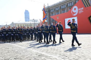 Личный состав вуза принял участие в военном Параде Победе