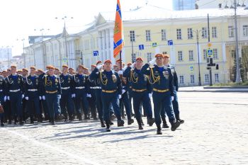 Личный состав вуза принял участие в военном Параде Победе