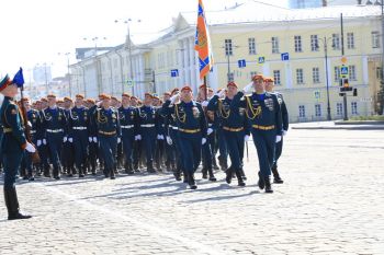 Личный состав вуза принял участие в военном Параде Победе