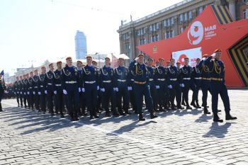 Личный состав вуза принял участие в военном Параде Победе