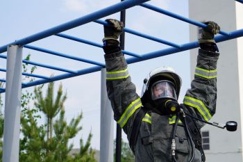 В Екатеринбурге прошел конкурс на звание «Лучшее звено газодымозащитной службы Свердловской области» 