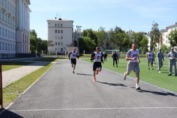 В праздничный день в вузе прошли соревнования по лёгкой атлетике