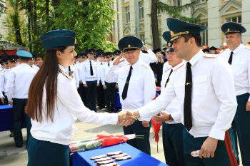 Курсантам-выпускникам вручили первые офицерские погоны