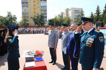 В Уральском институте ГПС МЧС России состоялся 87-ой выпуск молодых специалистов пожарно-технического профиля