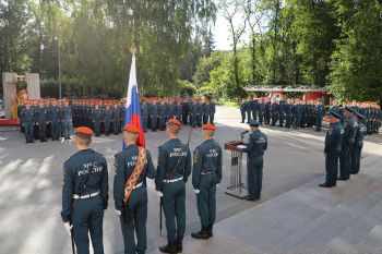 В институте отметили День Государственного флага Российской Федераци