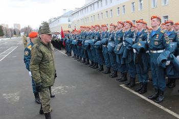 Строевой смотр парадных расчётов Уральского института ГПС МЧС России