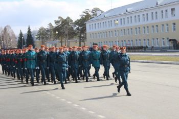 Строевой смотр парадных расчётов Уральского института ГПС МЧС России