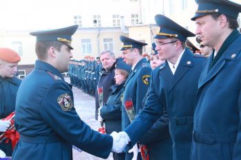 Торжественное построение в честь празднования 370-й годовщины со дня образования пожарной охраны России