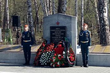 Митинг памяти воинов, погибших от ран в госпиталях города Свердловска в 1941-1943 годах