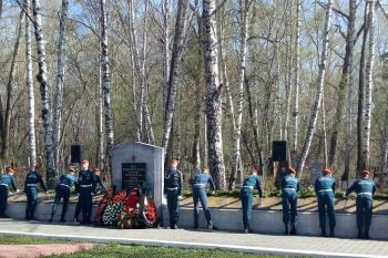 Митинг памяти воинов, погибших от ран в госпиталях города Свердловска в 1941-1943 годах