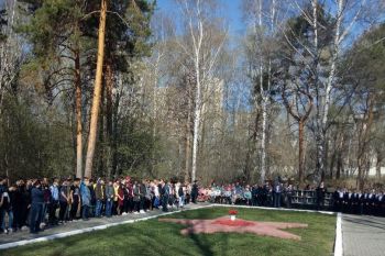 Митинг памяти воинов, погибших от ран в госпиталях города Свердловска в 1941-1943 годах