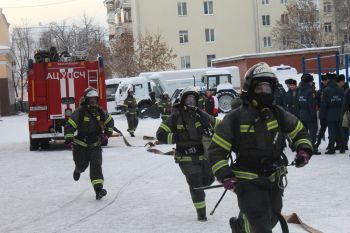 Лучшее звено газодымозащитной службы определили в Уральском институте ГПС МЧС России