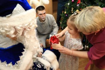 Личный состав вуза продолжает дарить праздник детям