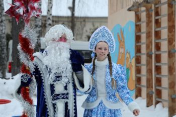 Личный состав вуза принес в центр социальной помощи семье и детям «Гнездышко» новогоднее волшебство