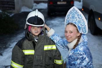 Личный состав вуза принес в центр социальной помощи семье и детям «Гнездышко» новогоднее волшебство