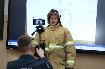 Выпускники вуза проявили мастерство в пожарной тактике