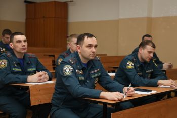 Выпускники вуза проявили мастерство в пожарной тактике