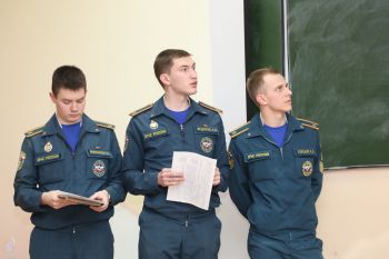 Выпускники вуза проявили мастерство в пожарной тактике