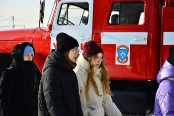 Курсанты провели для школьников показательные выступления