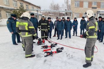 Обучающиеся института ознакомились с перспективными образцами ГАСИ